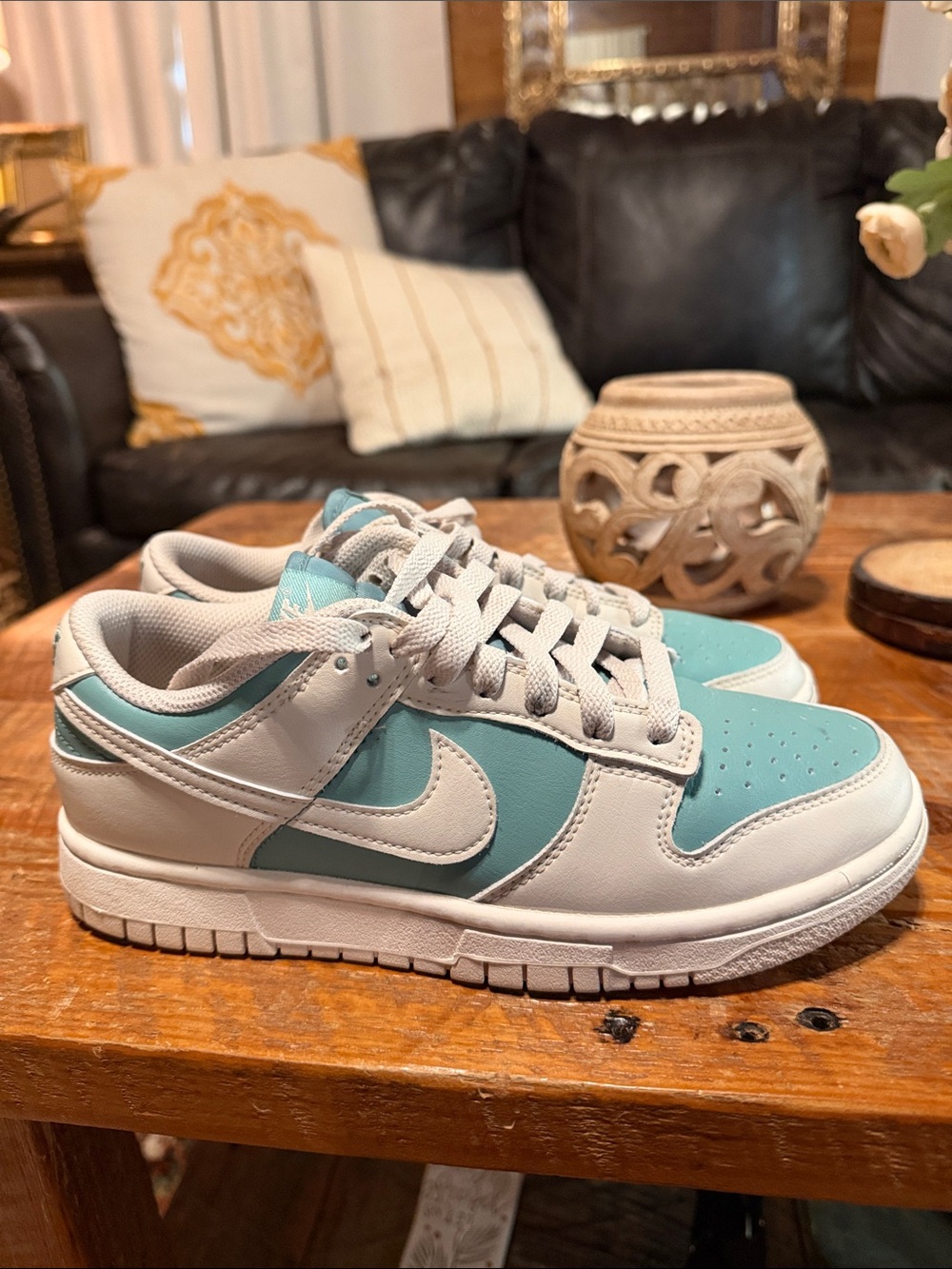 Nike Low-Top Sneakers White & Teal Mint Accents